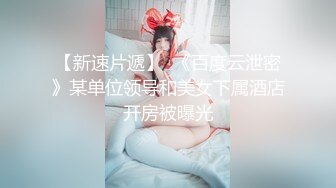 有韵味的小少妇，露脸火辣脱衣艳舞诱惑，奶子很是诱人，淫声荡语不断一个人在家发骚，道具抽插骚穴淫水