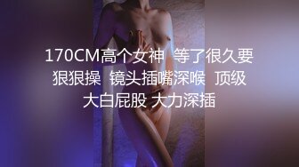 室友把大奶女友带回宿舍录制啪啪视频,吵得上铺兄弟睡不着骂了他们一顿,故意抱起女友请上铺兄弟看逼