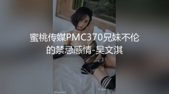 四月最新流出大神潜入大学城附近女厕 全景后拍学妹少妇尿尿(3)牛仔裙眼镜学妹貌似穿了红白两条内裤