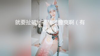 黑丝露脸非常骚的女主播伺候大哥啪啪直播，深喉大鸡巴69舔逼，激情上位淫声荡语，被大哥草不够还拿道具插逼[