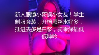 外表甜美花臂纹身，拨开内裤扣骚穴，69互舔