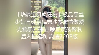 ：良家少妇发骚，露脸一个人在家玩弄骚穴，掰开给狼友看特写，揉奶玩逼站在窗前撅着屁股给狼友看也不怕对面看