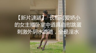 极品绿帽男邀请单男到家里来3P自己老婆，前后夹击，骚母狗爽的欲仙欲死