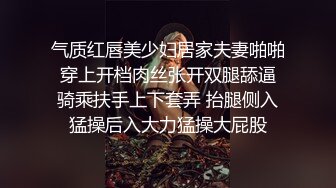 玩弄自己的小奶