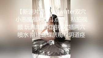 两个骚逼摸着一个鸡巴还说不会口交，全程露脸互动狼友撩骚，颜值不错大奶粉逼淫声荡语互动撩骚，揉奶玩逼