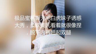   短发清纯系美女3P双男 前面插嘴后面舔逼 按双腿抽插无套内射