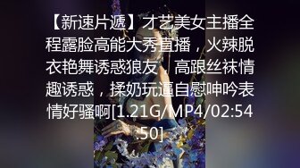 【新片速遞】美女3P 嘴叼一根 逼里插一根 性福满满 皮肤咋那么白 无毛逼咋那么粉