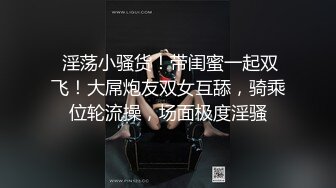 偷拍美女裙底风光极品靓女和大哥逛街翘臀夹着骚窄内越走越紧小吃街抄底包臀裙小姐姐粉内弯腰侧面露毛了