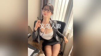 美女自拍居家在板凳上刮毛前后展示