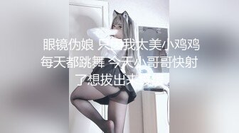   阿姨很忙看着自己的骚女儿在床上被大哥爆草抽插，陪狼友互动撩骚吃女儿奶子