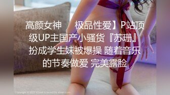 这美女也太牛了吧 当这么多人面撒尿，完全无视路人存在啊