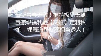  颜值不错的小少妇伺候两大哥激情啪啪，嘴里含着冰块把两鸡巴一起塞嘴里舔，各种体位爆草蹂躏