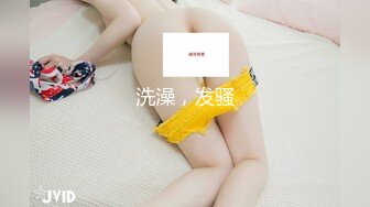 科技园女厕 背手走路绿纱裙闷骚少妇 窄小的洞口边被磨得无毛发红