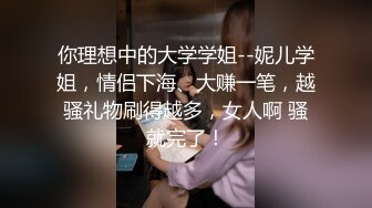 肚兜小少妇全程露脸跟小哥在家里激情啪啪，浴室洗干净了跟小哥激情，口交大鸡巴让小哥穿着肚兜后入爆草抽插