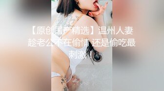 欧美大鸡巴纹身痞子在客厅里3p玩的很爽艹的更欢(中)