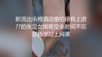 爆奶小可爱深夜发骚，在大哥的手中骚奶子揉捏变形，跟狼友互动听指挥口交大鸡巴，让大哥无套爆草