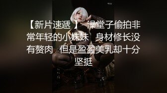 小嫂子的诱惑，厨房剪小龙虾，翘着屁股玩跳蛋，多毛骚逼，老公滴蜡，掏出JB舔屌，边做菜边自慰