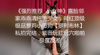 奶瓶. 性感白色吊帶上衣搭配牛仔褲 身姿苗條曼妙 致美腿性感動人