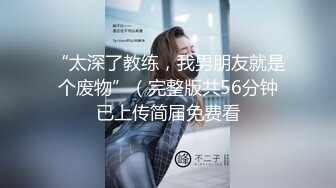 官方售价39元 吊带花裙美女和姐妹喝完喜酒在路边等车穿着性感白色微透蕾丝内勒出逼缝隙露出内裤路人视角都能看到