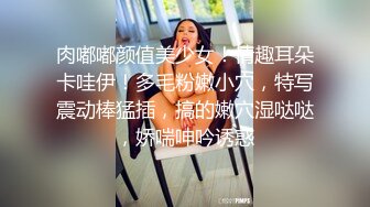 【新片速遞 】 卡哇伊眼镜框妹子，丰满胸部乳沟很深，隔着内裤自慰，阴户很肥，自慰器刺激阴蒂和阴唇