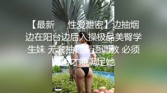 想给粉丝做个性感舞蹈动作不小心露点了