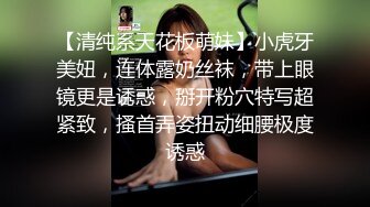 商场抄底短裙美女穿着透明内裤能看到她的黑B毛