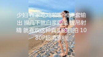 高颜值美女边看A片忍不住流水不止太有感觉了，湿淋淋的阴户三根手指撑满小穴，一库一库白浆被不断扣弄出来!