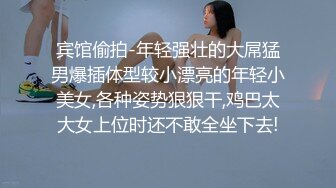 长相甜美气质牙套妹和闺蜜女同诱惑，掰穴特写毛毛浓密互舔逼逼，一起翘起屁股扭动浴室洗澡湿身