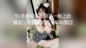 KTV厕所偷拍喝醉的美女趴在马桶上吐✿来个捡尸的屌丝男把她内裤脱了想上她