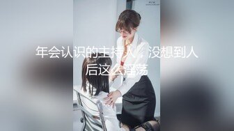 【新片速遞】 丝袜高跟露脸颜值不错的女模特镜头前发骚，大黑牛假鸡巴深喉舔弄，淫声荡语掰开骚穴看特写，激情抽插好刺激