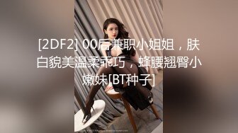 喝尿的骚女人让小哥各种玩弄，全程露脸大奶子大屁股，深喉大鸡巴，让小哥无套爆草蝴蝶骚穴，直接内射中出