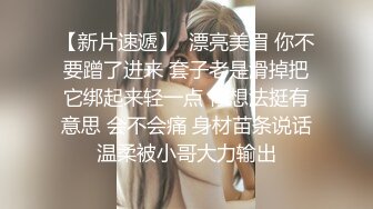 酒吧女厕全景偷拍多位漂亮的小姐姐 各种各样的美鲍鱼2