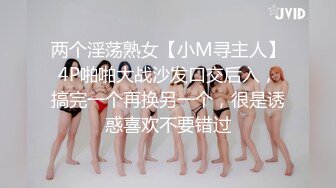 新流出黑客破解家庭网络摄像头偷拍❤️玩具发烧友小哥中午和媳妇在客厅啪啪