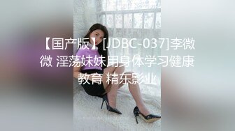 牛仔裤美女这屁股真是又大又圆坐在腿上扭动缠绕，情欲性奋鸡巴硬邦邦，受不了抱着苗条奋力冲刺抽送射