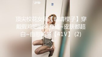 极品苗条睡衣小姐姐躺在床上一动不动享受爱抚揉捏，笔直美腿浑圆翘臀白皙性感真是尤物啊不停操穴