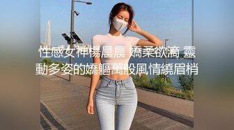 爬墙偷窥漂亮的贫乳小表妹洗澡 