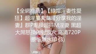 户外露出尿尿的【彩衣】在路边高峰期下班憋不住 尿了好多 车都停下来看～还有金发小帅哥对着我吹口哨 (1)