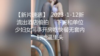 【360】羽毛房精选-小情侣假期开房啪啪，上床就脱掉裤子抠穴，女友哪怕被后入插穴也不肯放下手机