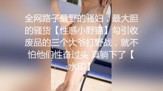 八月新流出女偷拍客潜入洗浴中心更衣室近距离偷拍几个身材不错的颜值美女