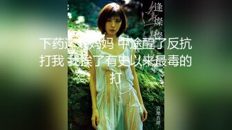 ❤️震撼绿帽淫妻❤️极品丝袜淫妻博主『2Tgdt』伺候老婆被各种玩超级贱 银色连衣裙内射 制服肛塞喷精潮吹 (4)