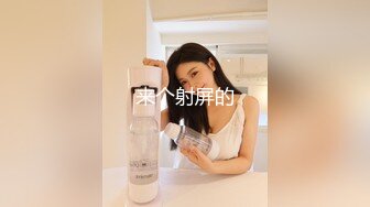 推特顶级绿帽癖大奶露出骚妻AAlifeAA1无底线淫乱② 约炮单男3P，户外儿子面前露出，老农面前直接给看三点 (2)