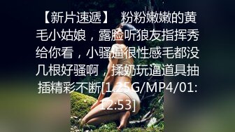 年轻小萝莉跟好姐妹躺在床上发骚，真会玩给狼友看逼逼和菊花小洞洞，道具抽插骚穴跳艳舞