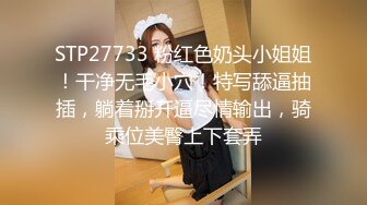 【新片速遞】 商场女厕偷拍眼镜美女尿尿B还吊着一坨白带