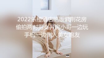 窗外偷拍大奶子胖妹洗澡被发现了用洗澡毛巾打我,问谁在这里