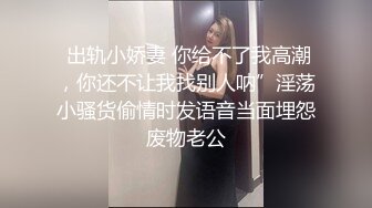 公园女厕全景偷拍牛仔裤美少妇张着大口的黑鲍鱼