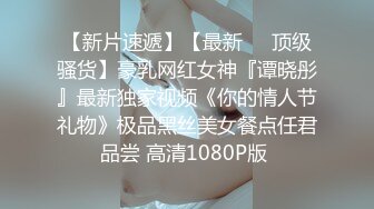 女儿正在锻炼身体，青春活力肉体尽情展示，继父鸡巴硬柔情抽送操穴