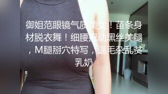 小嫩妹和炮友在洗手间啪啪大秀 站立被后入草完洗澡