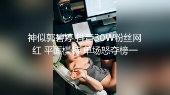 丰满大屁股成熟美女遇上硕大肉棒旗鼓相当，舔吸猛力抽送