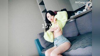 私房九月最新流出??【西林厕拍6】躲厕所偷偷掰开处女逼拍照的网红实习生