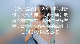 写字楼女厕倒背手走路闷骚型美职员,又细又长的穴缝磨起来肯定爽